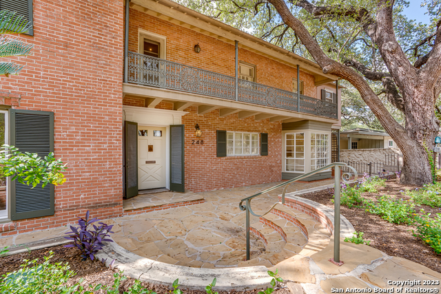 Image 2 of 36 For 248 Summit Ave E