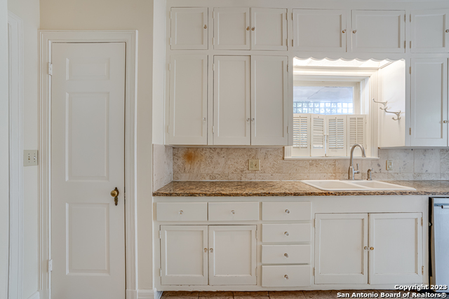 Image 21 of 36 For 248 Summit Ave E