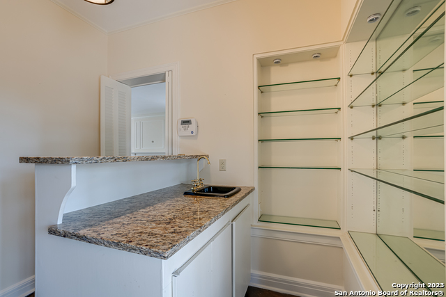 Image 23 of 36 For 248 Summit Ave E