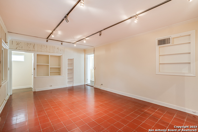 Image 24 of 36 For 248 Summit Ave E