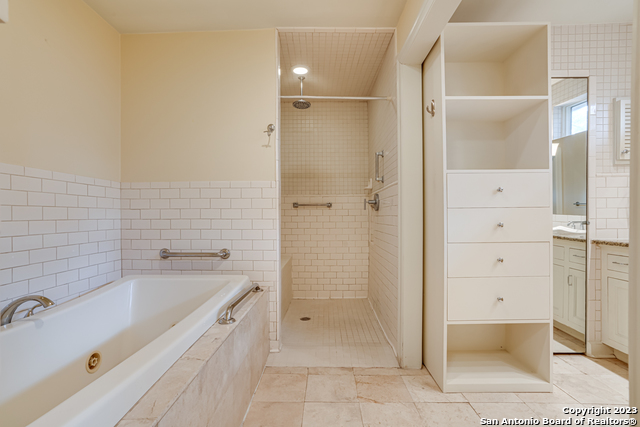 Image 30 of 36 For 248 Summit Ave E