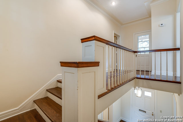 Image 32 of 36 For 248 Summit Ave E