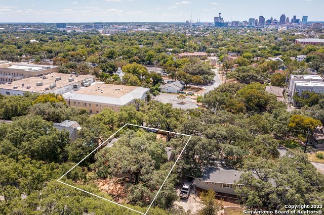 Image 5 of 36 For 248 Summit Ave E