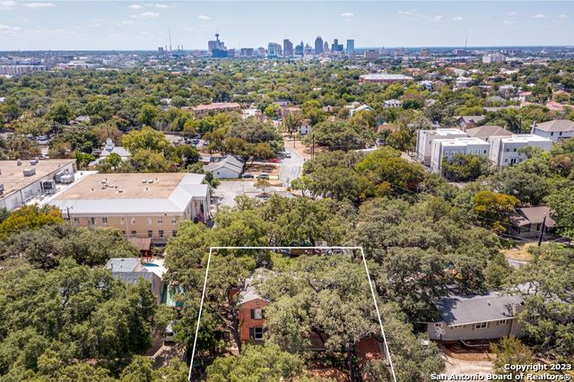 Image 6 of 36 For 248 Summit Ave E