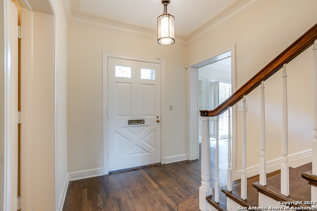 Image 7 of 36 For 248 Summit Ave E