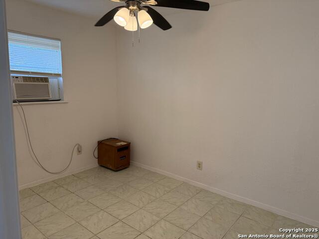 Image 15 of 19 For 1334 W Lullwood Ave  A