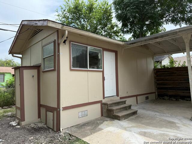 Image 16 of 19 For 1334 W Lullwood Ave  A