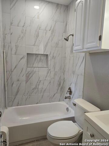 Image 4 of 9 For 907 Sw 37th St  B