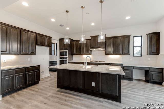 Listing photo id 11 for 5231 Everly Terrace