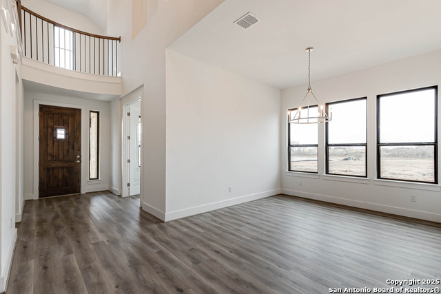Listing photo id 3 for 5231 Everly Terrace