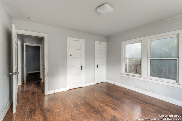 Image 11 of 25 For 712 Austin S