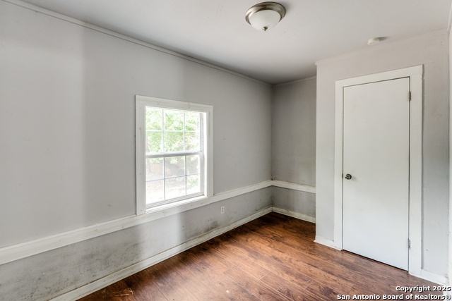 Image 14 of 25 For 712 Austin S