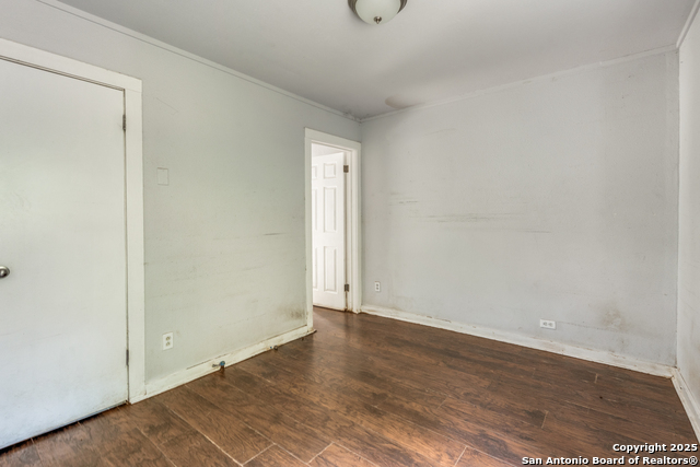 Image 15 of 25 For 712 Austin S