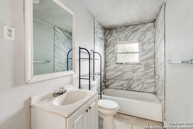 Image 16 of 25 For 712 Austin S