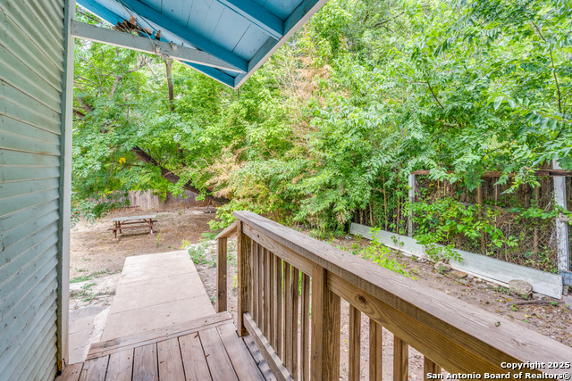 Image 17 of 25 For 712 Austin S