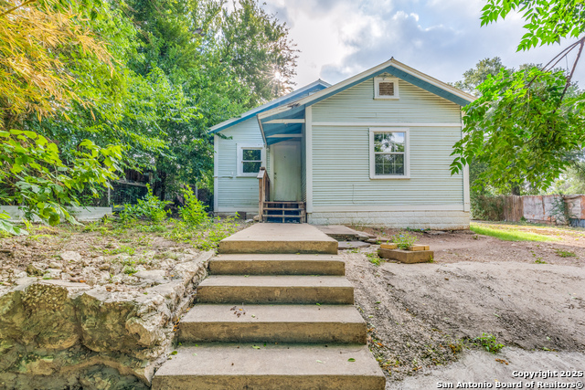 Image 19 of 25 For 712 Austin S