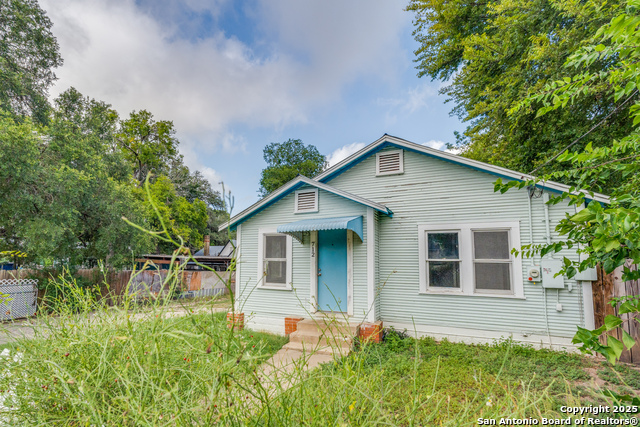 Image 2 of 25 For 712 Austin S