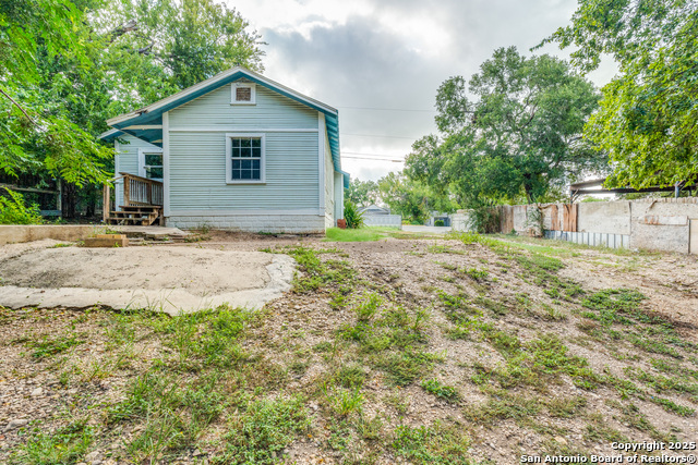 Image 20 of 25 For 712 Austin S