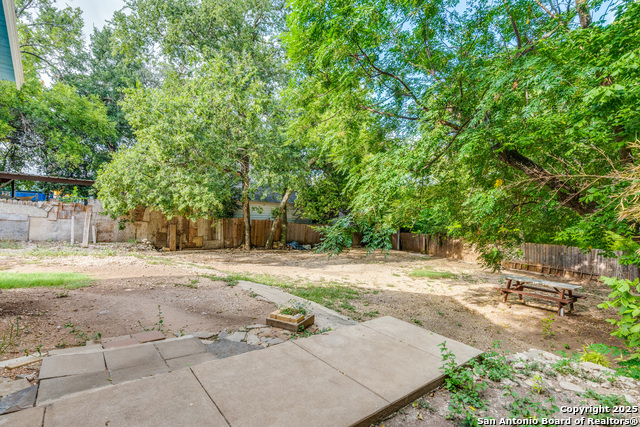 Image 21 of 25 For 712 Austin S