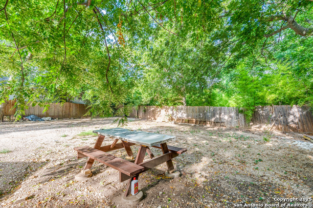 Image 22 of 25 For 712 Austin S