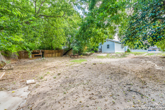 Image 24 of 25 For 712 Austin S