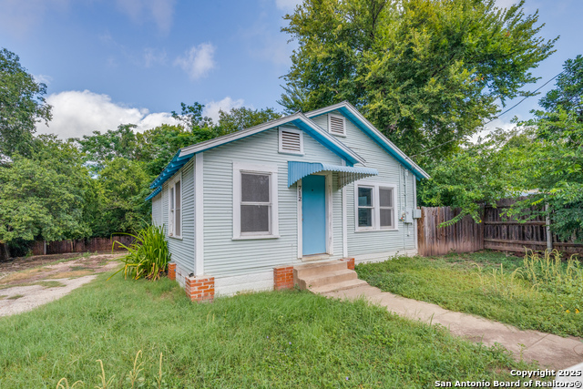 Image 3 of 25 For 712 Austin S