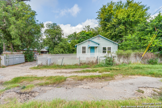Image 5 of 25 For 712 Austin S