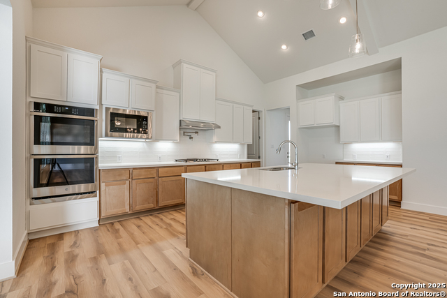 Listing photo id 13 for 5240 Estates Oak Way