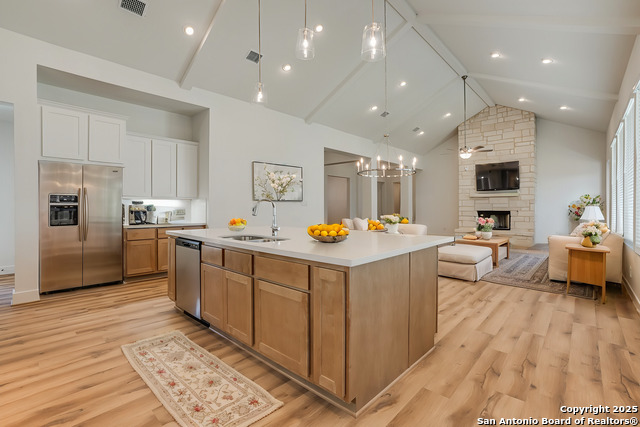 Listing photo id 17 for 5240 Estates Oak Way