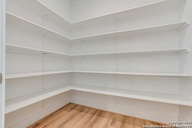 Listing photo id 22 for 5240 Estates Oak Way