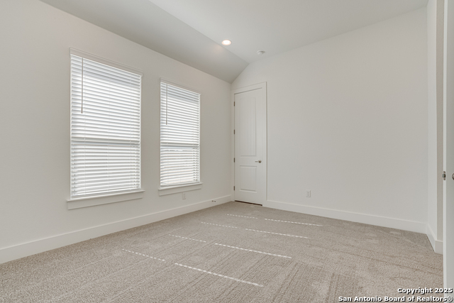 Listing photo id 26 for 5240 Estates Oak Way