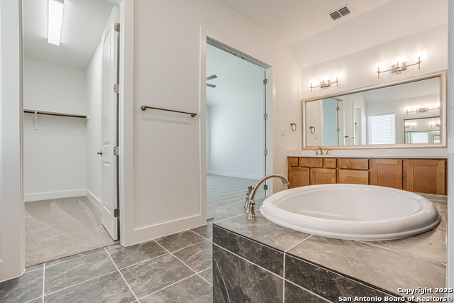 Listing photo id 31 for 5240 Estates Oak Way