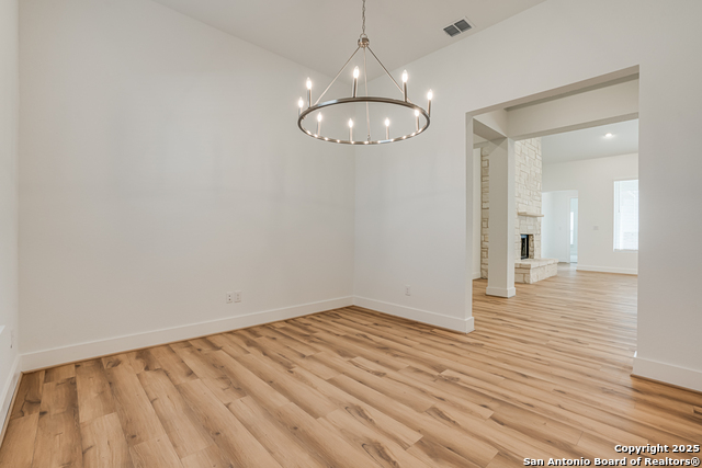 Listing photo id 2 for 5240 Estates Oak Way