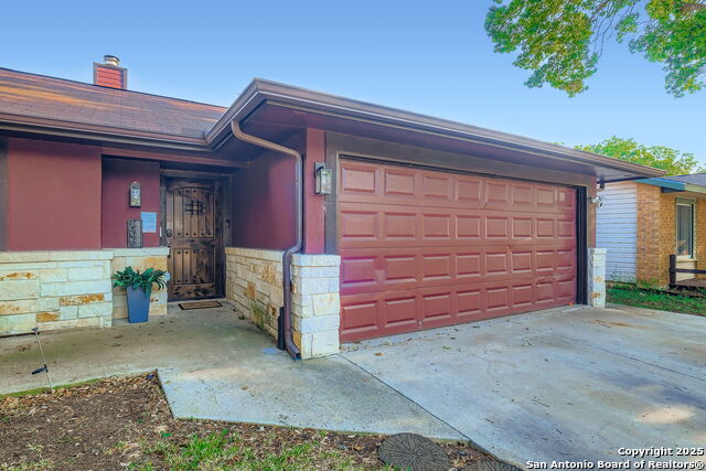 Listing photo id 1 for 9322 Valley Ridge