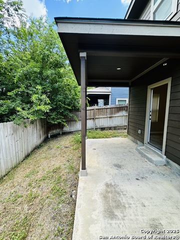 Image 18 of 19 For 7002 Lakeview #102