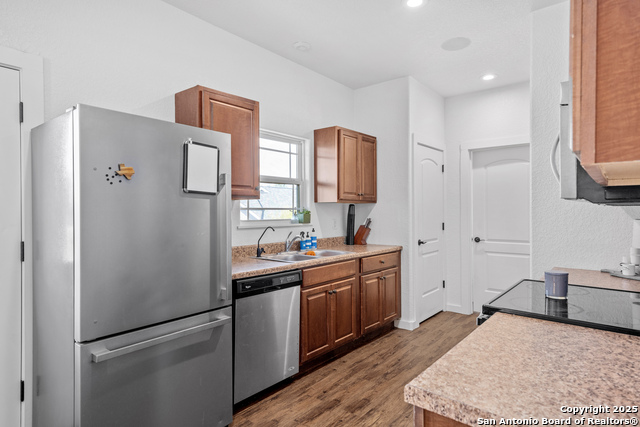 Listing photo id 12 for 129 Jasper N