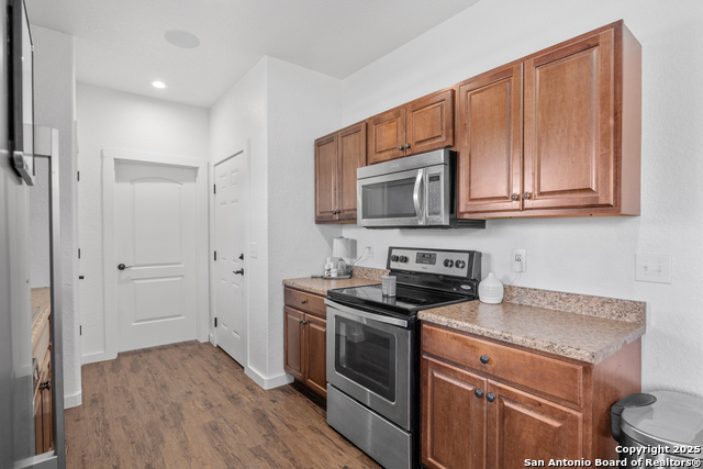 Listing photo id 13 for 129 Jasper N