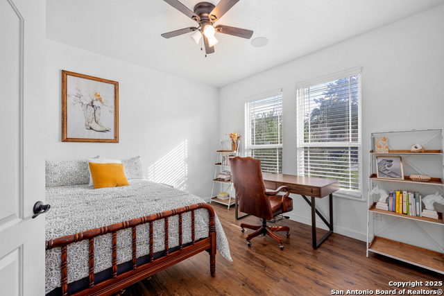 Listing photo id 14 for 129 Jasper N