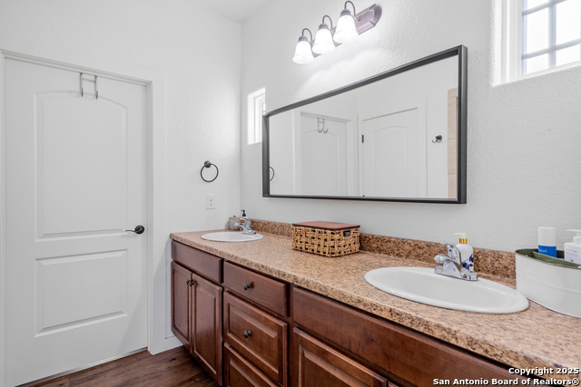 Listing photo id 17 for 129 Jasper N