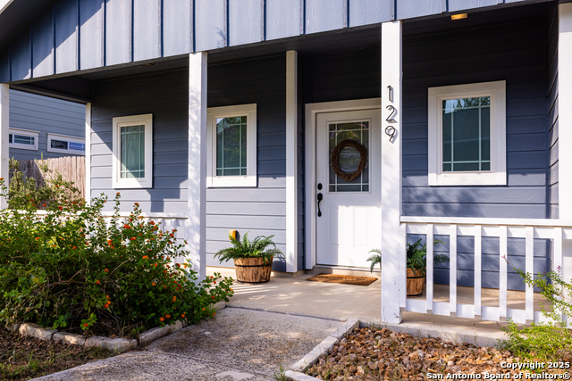 Listing photo id 2 for 129 Jasper N