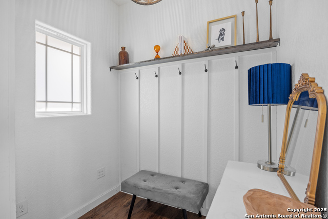 Listing photo id 5 for 129 Jasper N