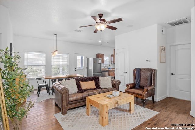 Listing photo id 6 for 129 Jasper N