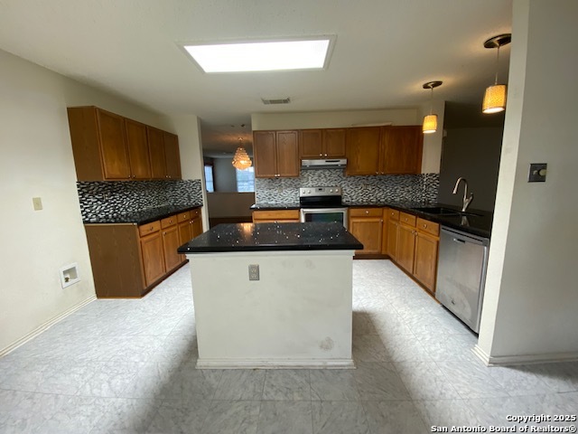 Image 3 of 31 For 7343 Caddington Drive