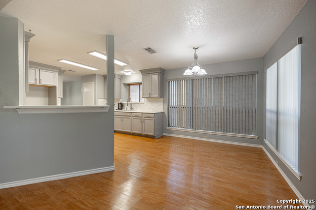 Listing photo id 11 for 2717 Poplar Grove