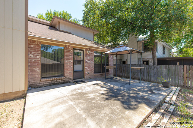 Listing photo id 37 for 2717 Poplar Grove