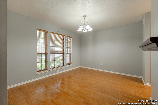 Listing photo id 2 for 2717 Poplar Grove