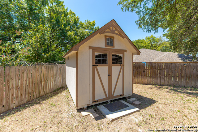 Listing photo id 38 for 2717 Poplar Grove
