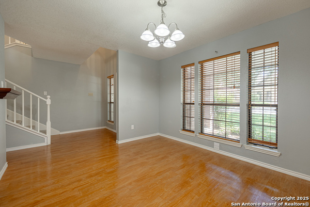 Listing photo id 3 for 2717 Poplar Grove
