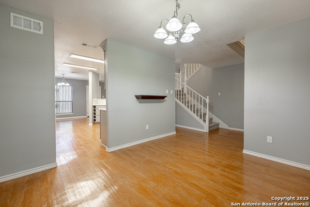 Listing photo id 4 for 2717 Poplar Grove