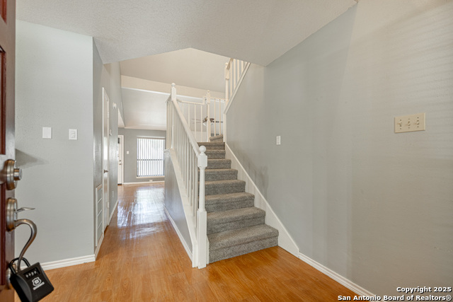 Listing photo id 5 for 2717 Poplar Grove